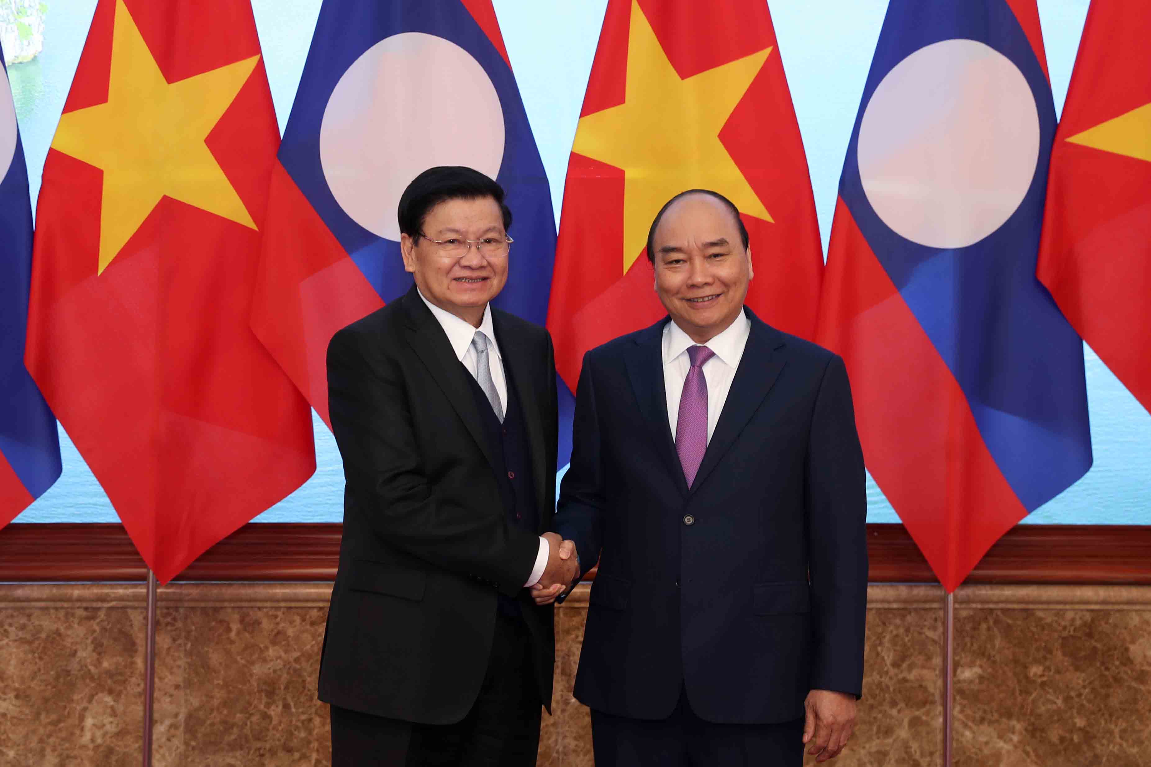 Thủ tướng Chính phủ Việt Nam Nguyễn Xuân Phúc và Thủ tướng Chính phủ Lào Thongloun Sisoulith.