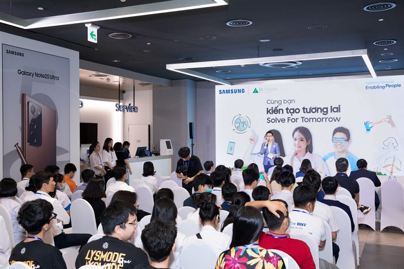 Samsung đã trao cơ hội cho các bạn trẻ Việt Nam thông qua cuộc thi Cùng bạn kiến tạo tương lai.