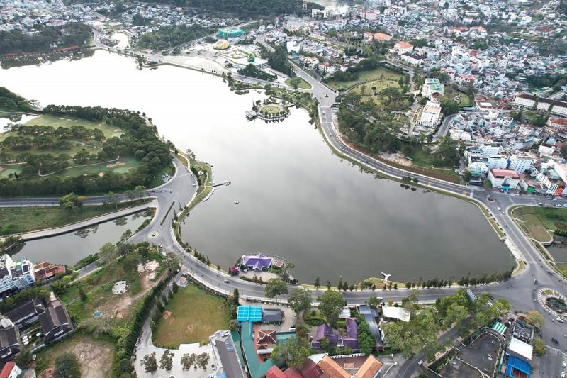 Hồ Xuân Hương, Đà Lạt, tỉnh Lâm Đồng. 