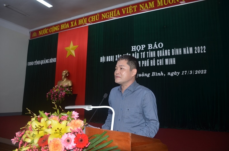 Phan Phong Phú, Giám đốc Sở Kế hoạch và Đầu tư tỉnh Quảng Bình phát biểu cung cấp thông tin về Hội nghị