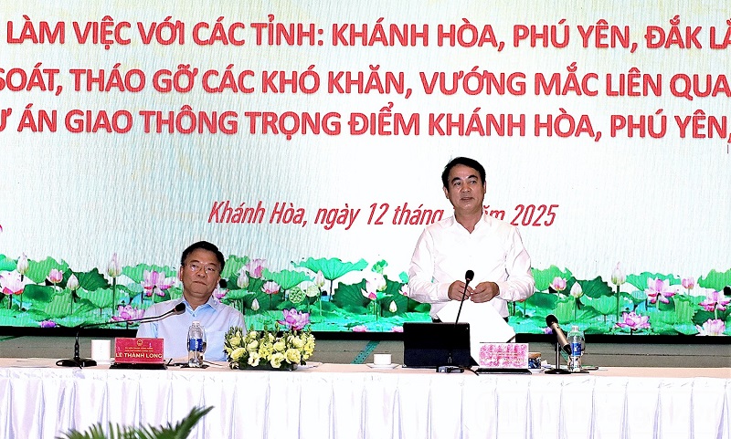 Phó thủ tướng Chính phủ Lê Thành Long vừa làm việc với các tỉnh: Khánh Hòa, Phú Yên, Đắk Lắk về việc rà soát, tháo gỡ những khó khăn, vướng mắc liên quan đến các Dự án cao giao thông trọng điểm.