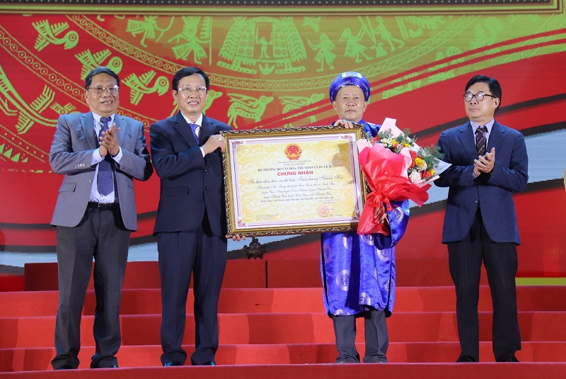 Di sản văn hóa phi vật thể Quốc gia “Tri thức khai thác và chế biến trầm hương Khánh Hòa”.