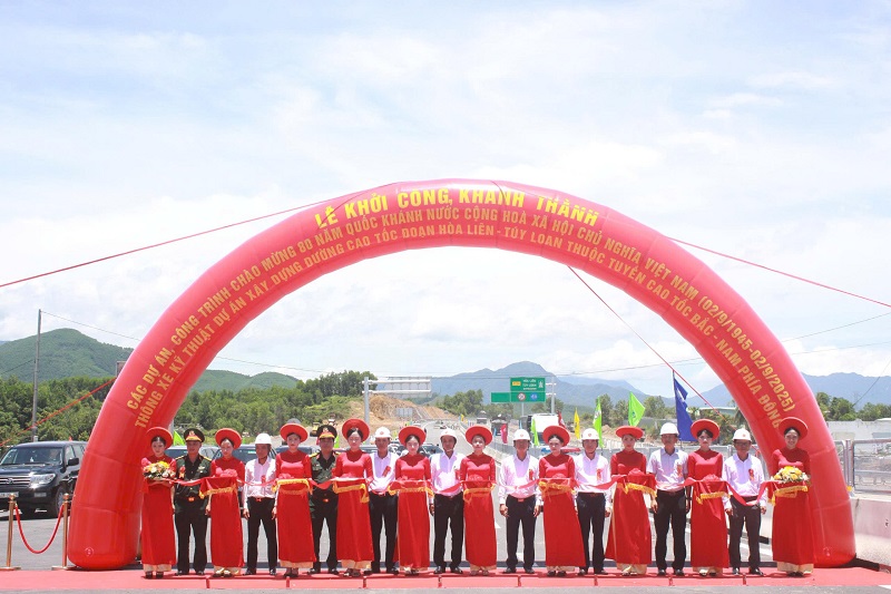 Đến nay, Dự án đã hoàn thành cơ bản 11,5 Km tuyến chính cao tốc, hai đường gom song hành hai bên tuyến cao tốc cũng đang triển khai để hoàn thành trong năm 2025.