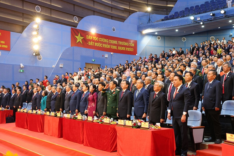 trở thành thành phố trực thuộc Trung ương; là một cực tăng trưởng cao của cả nước