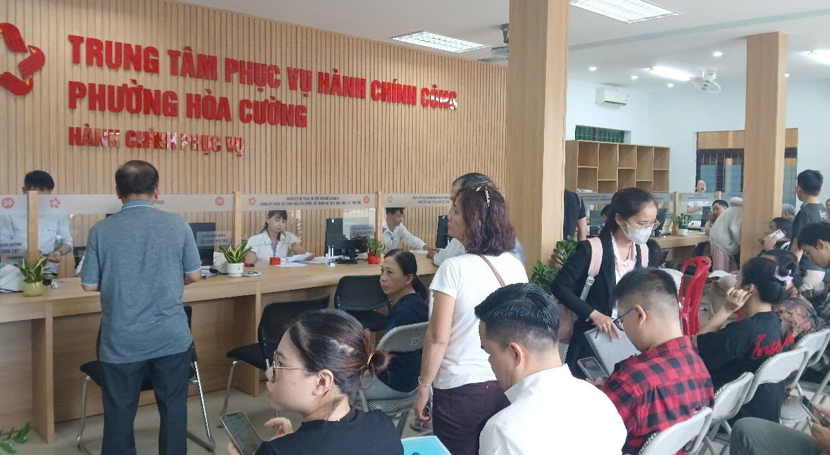 chuyển đổi phương thức phục vụ từ mô hình hành chính bị động (chờ người dân/doanh nghiệp đến thực hiện) sang chủ động 