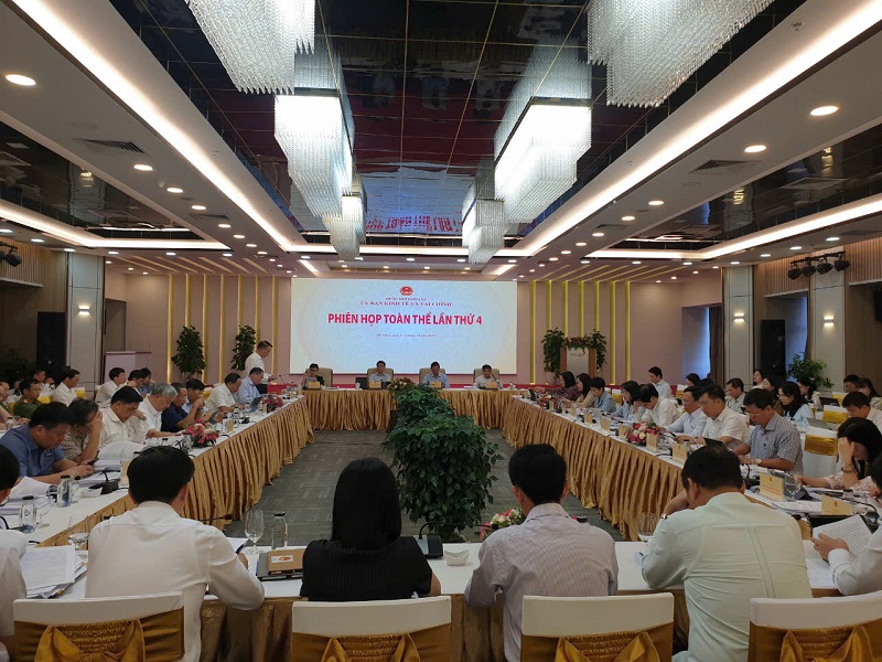 Ủy ban kinh tế và tài chính của Quốc hội tổ chức phiên họp toàn thể lần thứ 4 để thẩm tra các nội dung được phân công.