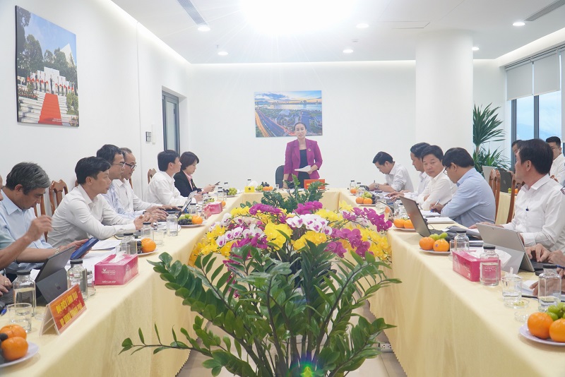 Đôn đốc đơn vị thi công nhanh chóng triển khai thi công tại các khu vực đã được bàn giao mặt bằng.
