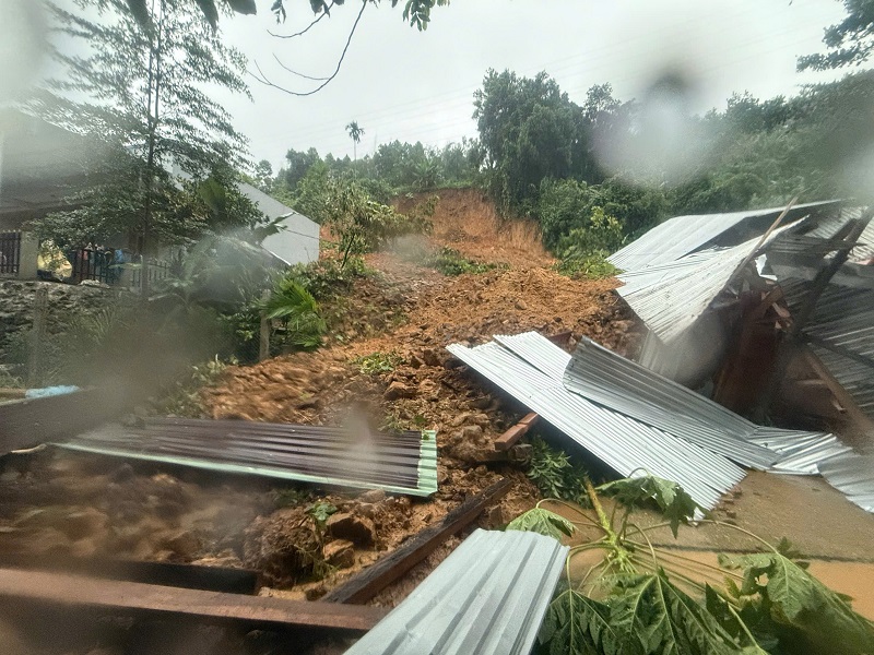 Sạt lở xảy ra tại xã Trà Leng, TP Đà Nẵng. Ảnh: N.D