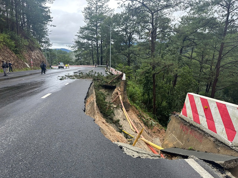 có nguy cơ tiếp tục xảy ra sạt lở nếu không kịp thời có biện pháp ứng phó khẩn cấp.