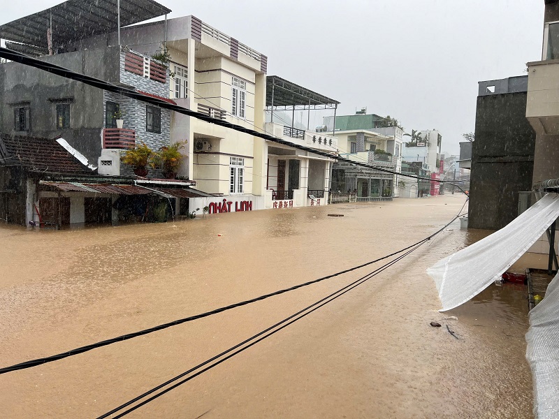 Nhiều khu vực hạ du của tỉnh Ddawws Lăc chìm trong biển nước. Ảnh: T.X