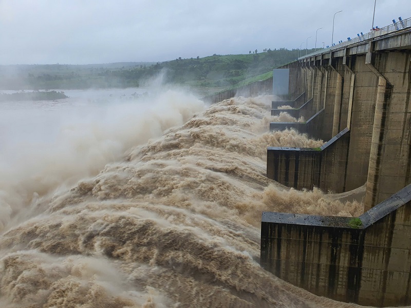 Thủy điện Sông Ba Hạ xả lũ kỷ lục chưa từng có, hạ du ngập nặng