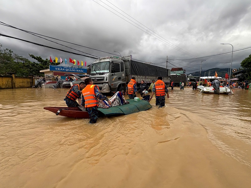 mưa lũ khiến nhiều nơi ở Khánh Hòa bị ngập sâu trong thời gian qua. Ảnh: X.H