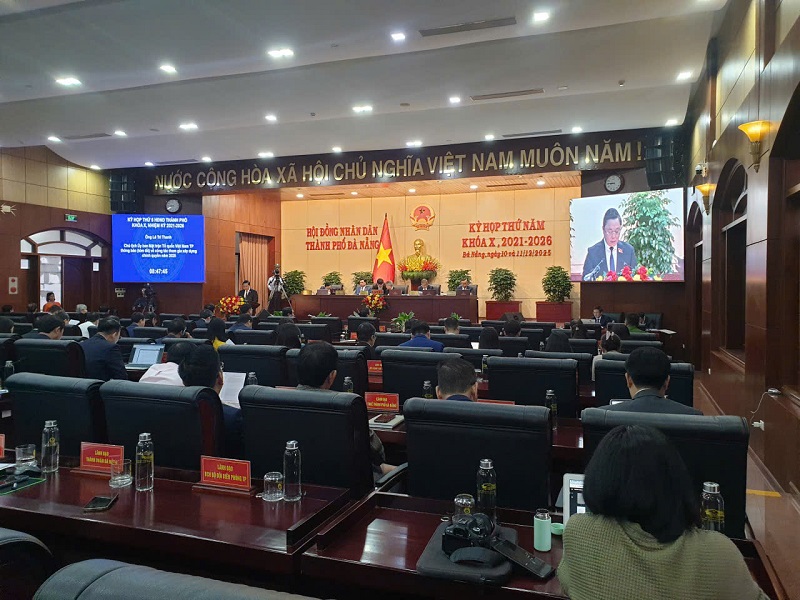 ông Lê Trí Thanh, Chủ tịch Ủy ban Mặt trận Tổ quốc Việt Nam TP.Đà Nẵng đề nghị UBND TP.Đà Nẵng chỉ nên tăng giá đất cục bộ ở một số khu vực thực sự cần thiết, chưa nên tăng giá đất đồng bộ và tăng cao trên toàn địa bàn thành phố để tạo điều kiện thu hút đầu tư, giảm gánh nặng cho nhân dân khi nộp thuế sử dụng đất phi nông nghiệp hoặc chuyển đổi mục đích sử dụng đất.