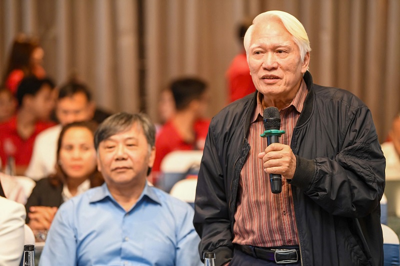 PGS.TS Nguyễn Chu Hồi đ&oacute;ng g&oacute;p &yacute; kiến cho ng&agrave;nh du lịch tỉnh Kh&aacute;nh H&ograve;a tại sự kiện. Ảnh: B.T.C