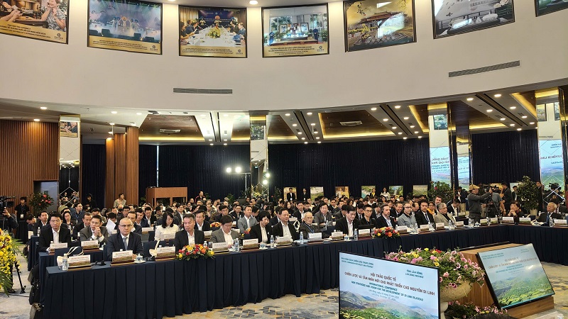 Sự kiện thu h&uacute;t h&agrave;ng trăm 