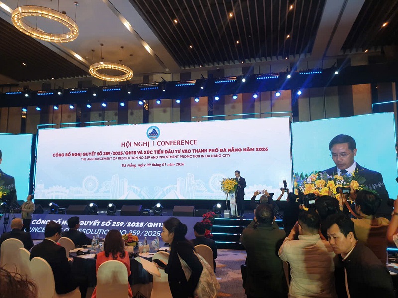 Chủ tịch UBND TP.Đ&agrave; Nẵng Phạm Đức Ấn ph&aacute;t biểu khai mạc sự kiện. Ảnh: Linh Đan