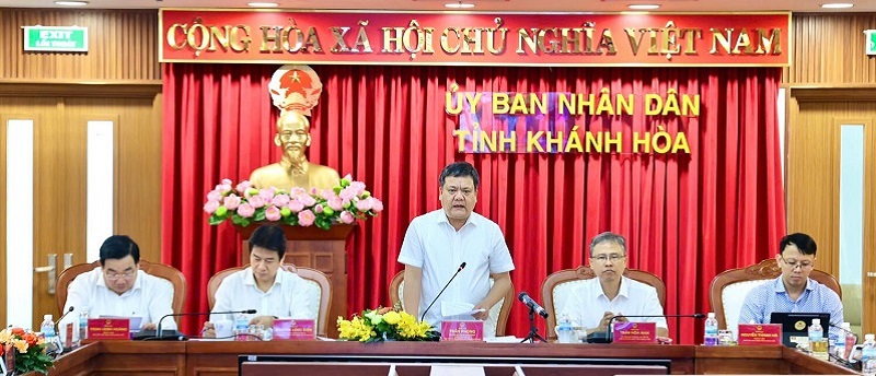 Chủ tịch UBND tỉnh Kh&aacute;nh H&ograve;a Trần Phong ph&aacute;t biểu chỉ đạo tại cuộc họp. Aanhr: Thanh Thanh