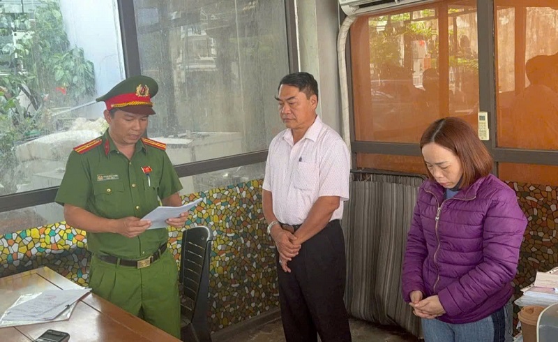 &Ocirc;ng Nguyễn Hữu Thạch (phường Li&ecirc;n Chiểu, Đ&agrave; Nẵng), Gi&aacute;m đốc C&ocirc;ng ty TNHH Quốc Việt New bị khởi tố điều tra về h&agrave;nh vi mua tr&aacute;i ph&eacute;p h&oacute;a đơn gi&aacute; trị gia tăng.