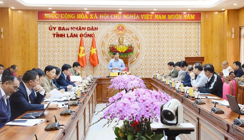 &ocirc;ng L&ecirc; Trọng Y&ecirc;n, Ph&oacute; chủ tịch Thường trực UBND tỉnh L&acirc;m Đồng chủ tr&igrave; buổi l&agrave;m việc về triển khai Quy hoạch điện VIII v&agrave; điện VIII điều chỉnh tr&ecirc;n địa b&agrave;n tỉnh.