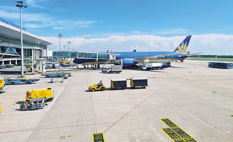 Đà Nẵng kiến nghị tháo gỡ khó khăn trong khai thác và phục vụ hành khách tại sân bay.