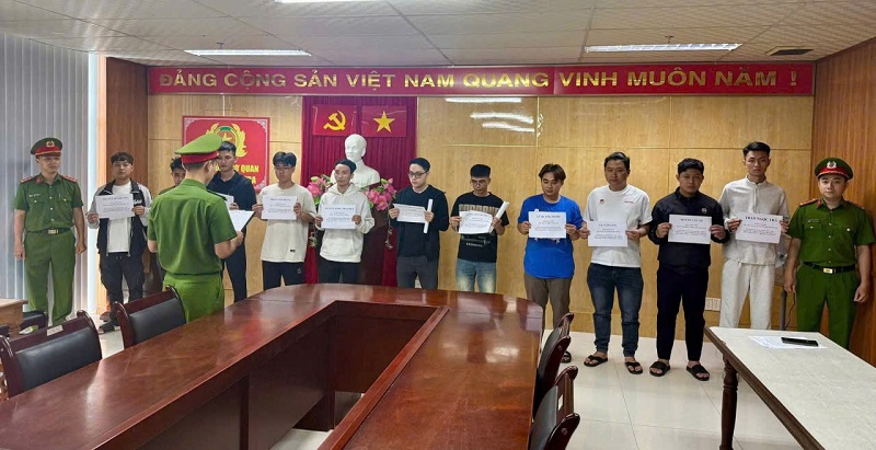 Các đối tượng sử dụng trái phép thông tin thẻ để thanh toán hàng nghìn đơn hàng trên sàn thương mại điện tử Amazon.