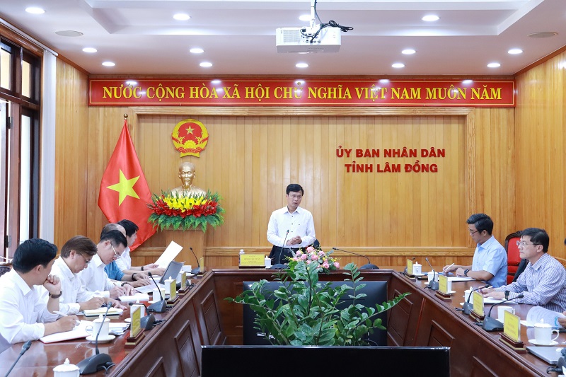 Ph&oacute; Chủ tịch UBND tỉnh Đinh Văn Tuấn - Tổ trưởng Tổ c&ocirc;ng t&aacute;c số 5 chủ tr&igrave; cuộc họp r&agrave; so&aacute;t, th&aacute;o gỡ kh&oacute; khăn, vướng mắc cho c&aacute;c Dự &aacute;n đầu tư ngo&agrave;i ng&acirc;n s&aacute;ch.