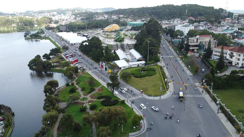 t&igrave;nh h&igrave;nh thực hiện vốn đầu tư to&agrave;n x&atilde; hội tr&ecirc;n địa b&agrave;n tiếp tục c&oacute; chuyển biến t&iacute;ch cực.