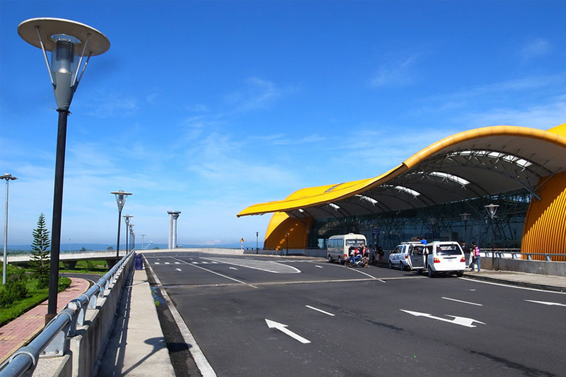 Dự &aacute;n N&acirc;ng cấp Cảng h&agrave;ng kh&ocirc;ng Li&ecirc;n Khương c&oacute; tổng vốn gần 5.000 tỷ đồng, đang được triển khai nhằm đưa Li&ecirc;n Khương trở th&agrave;nh cảng h&agrave;ng kh&ocirc;ng quốc tế.