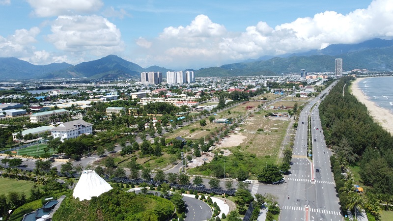 Việc Đ&agrave; Nẵng đấu gi&aacute; th&agrave;nh c&ocirc;ng nhiều l&ocirc; đất đ&atilde; g&oacute;p phần tạo nguồn thu cho ng&acirc;n s&aacute;ch. Ảnh: Linh Đan