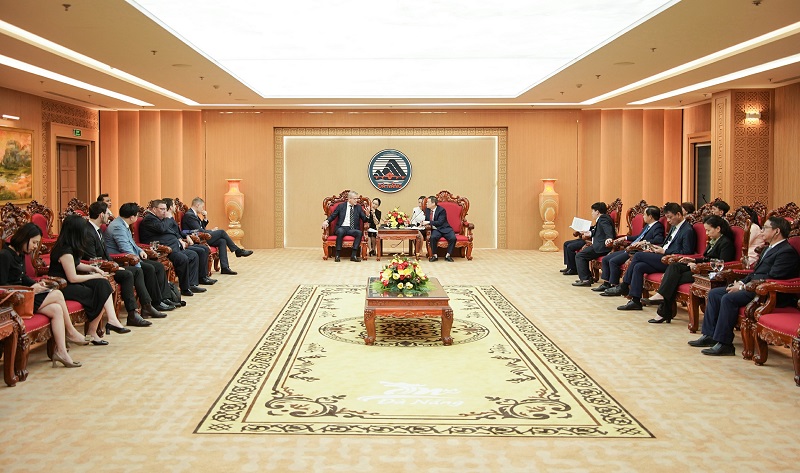 Chủ tịch UBND TP.Đ&agrave; Nẵng Nguyễn Mạnh H&ugrave;ng tiếp v&agrave; l&agrave;m việc với &ocirc;ng Vincent Clerc, Tổng Gi&aacute;m đốc to&agrave;n cầu Tập đo&agrave;n A.P. Moller Maersk (Đan Mạch)