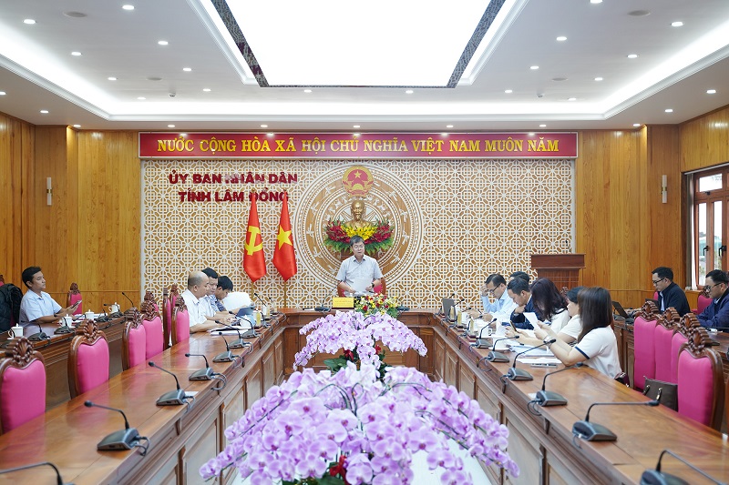 Ph&oacute; chủ tịch UBND tỉnh Nguyễn Hồng Hải vừa chủ tr&igrave; buổi l&agrave;m việc với c&aacute;c đơn vị li&ecirc;n quan để nghe b&aacute;o c&aacute;o về t&igrave;nh h&igrave;nh triển khai Dự &aacute;n nh&agrave; ở x&atilde; hội KCN H&agrave;m Kiệm II v&agrave; Dự &aacute;n nh&agrave; ở x&atilde; hội tại Đức Trọng.