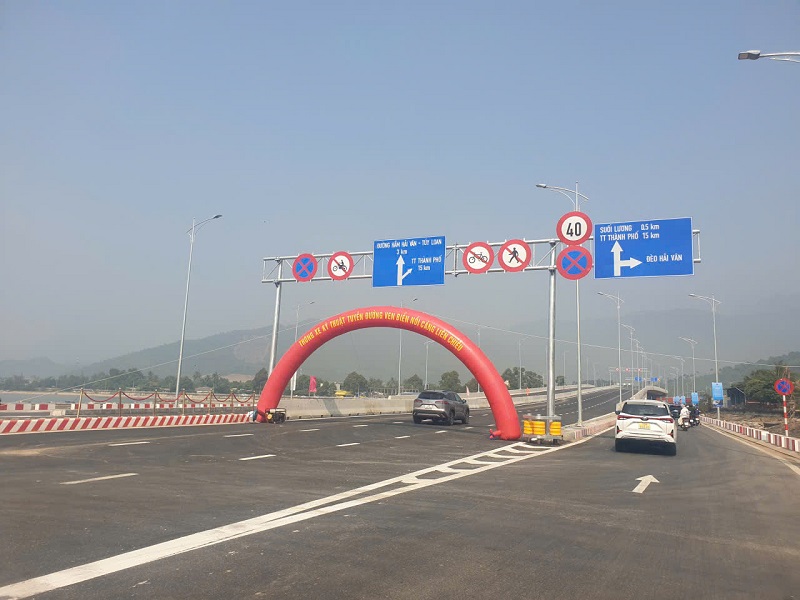 Tuyến đường ven biển kết nối cảng Li&ecirc;n Chiểu vừa đưa v&agrave;o sử dụng