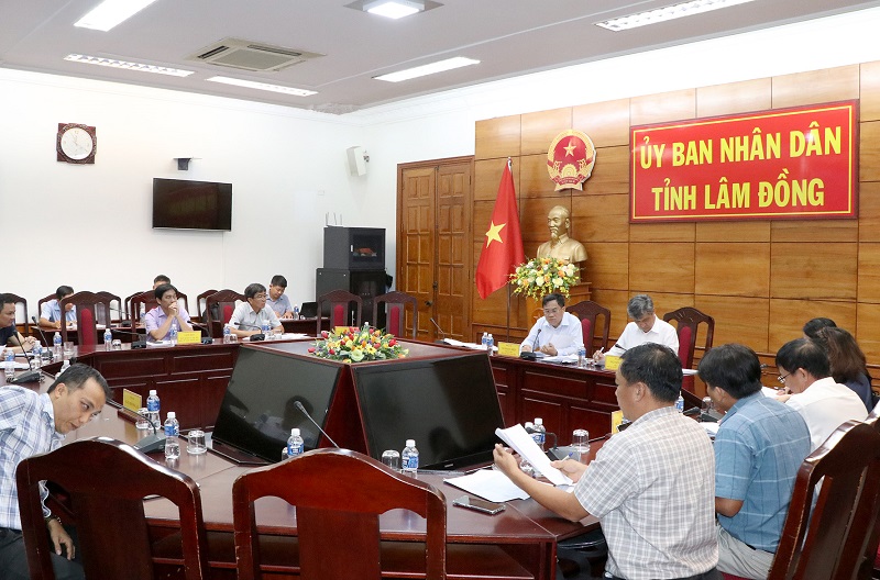 L&atilde;nh đạo tỉnh L&acirc;m Đồng y&ecirc;u cầu c&aacute;c sở, ng&agrave;nh, địa phương v&agrave; chủ đầu tư tập trung th&aacute;o gỡ kh&oacute; khăn, vướng mắc, nhất l&agrave; c&ocirc;ng t&aacute;c bồi thường, giải ph&oacute;ng mặt bằng nhằm đẩy nhanh tiến độ triển khai c&aacute;c Dự &aacute;n giao th&ocirc;ng ven biển.