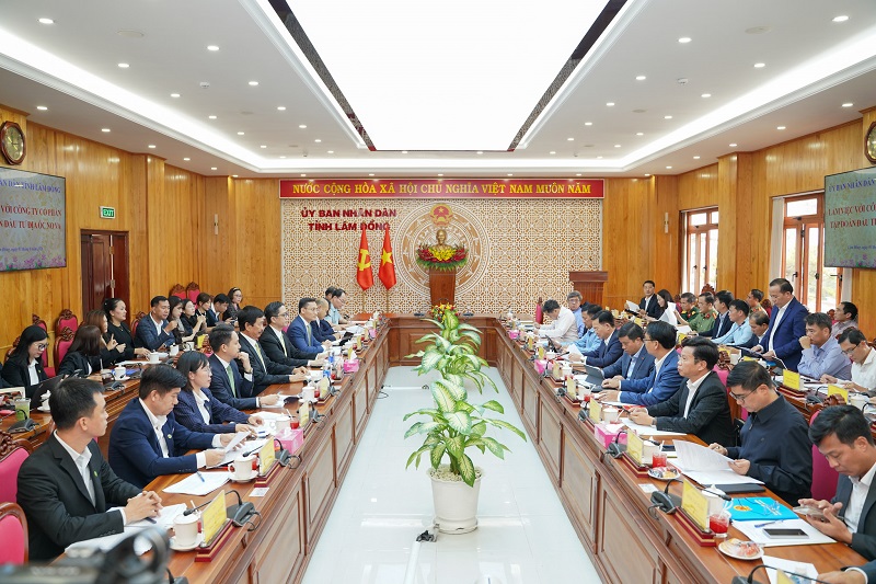 L&atilde;nh đạo tỉnh L&acirc;m Đồng l&agrave;m việc với Tập đo&agrave;n Novaland. Ảnh: Hữu Tri
