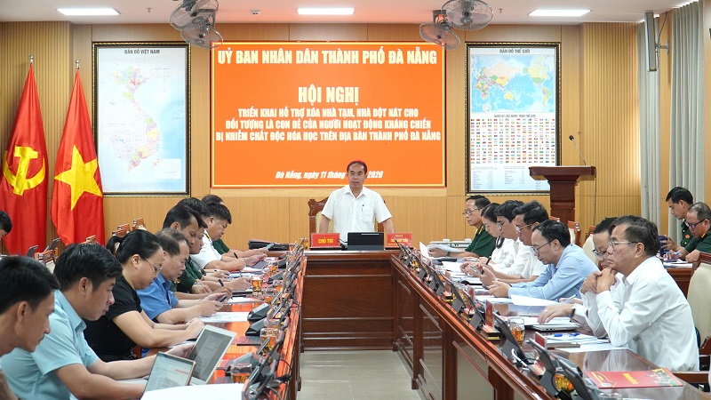 Ph&oacute; chủ tịch UBND TP Đ&agrave; Nẵng Trần Anh Tuấn chủ tr&igrave; hội nghị triển khai nhiệm vụ hỗ trợ x&oacute;a nh&agrave; tạm, nh&agrave; dột n&aacute;t cho đối tượng l&agrave; con đẻ của người hoạt động kh&aacute;ng chiến bị nhiễm chất độc h&oacute;a học tr&ecirc;n địa b&agrave;n th&agrave;nh phố.