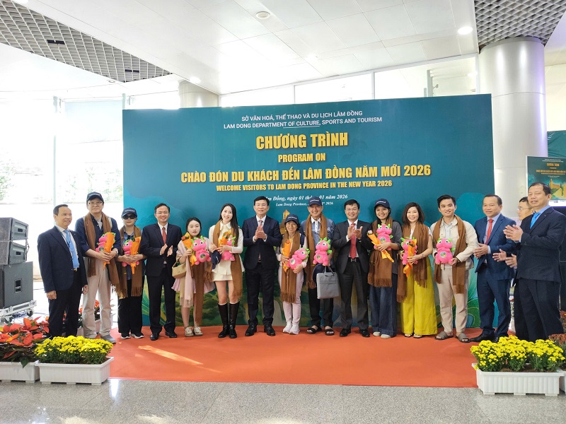Lâm Đồng chào đón những vị khách đầu tiên trong năm 2026. Ảnh: Yên Trần