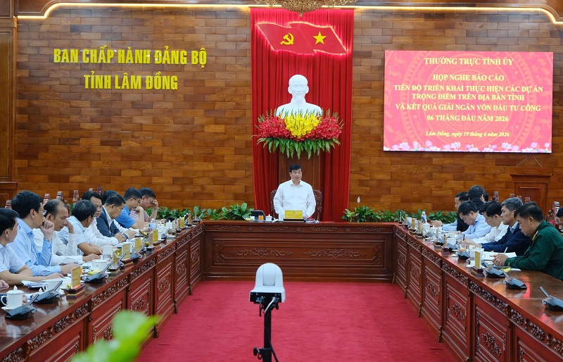 Bí thư Tỉnh ủy Y Thanh Hà Niê Kđăm yêu cầu tiếp tục tập trung cao độ cho việc triển khai các Dự án trọng điểm và giải ngân vốn đầu tư công, xác định đây là nhiệm vụ chính trị trọng tâm nhằm bảo đảm hoàn thành mục tiêu tăng trưởng kinh tế - xã hội năm 2026.