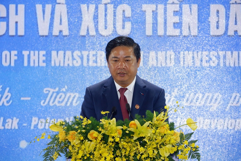 B&iacute; thư Tỉnh ủy Đắk Lắk Lương Nguyễn Minh Triết cho biết, việc 103 nh&agrave; đầu tư với 147 Dự &aacute;n, tổng vốn đăng k&yacute; tr&ecirc;n 1 triệu tỷ đồng được trao chủ trương đầu tư, chủ trương khảo s&aacute;t v&agrave; k&yacute; kết c&aacute;c bi&ecirc;n bản ghi nhớ hợp t&aacute;c ngay tại Hội nghị C&ocirc;ng bố Quy hoạch v&agrave; X&uacute;c tiến đầu tư tỉnh năm 2026 v&agrave;o ng&agrave;y 27/6 l&agrave; minh chứng sinh động cho niềm tin của cộng đồng doanh nghiệp đối với m&ocirc;i trường đầu tư, triển vọng ph&aacute;t triển v&agrave; tầm nh&igrave;n chiến lược của tỉnh Đắk Lắk, cũng l&agrave; nguồn lực rất to lớn để tỉnh c&oacute; thể đạt kịch bản tăng trưởng 2 con số trong thời gian tới.