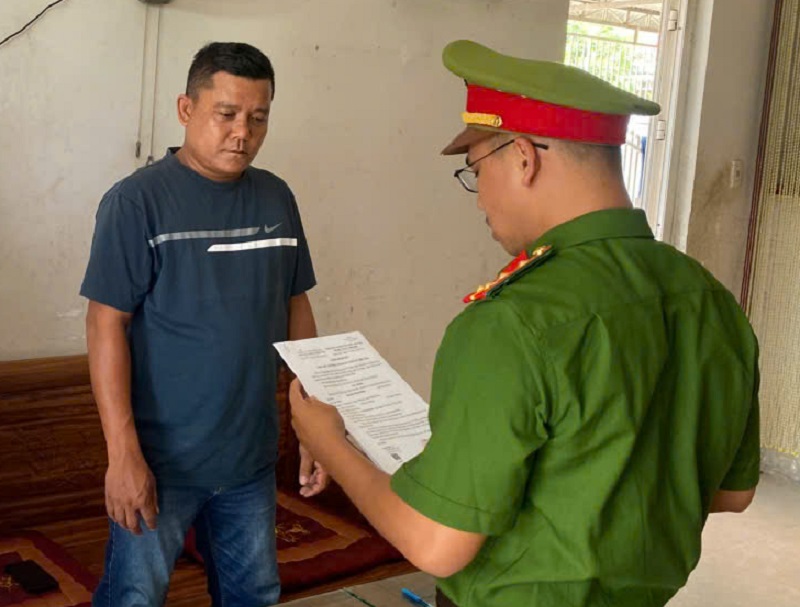Cơ quan điều tra tống đạt quyết định tố tụng đối với Nguyễn Thanh Bình.
