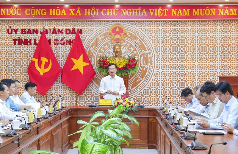 Chủ tịch UBND tỉnh L&acirc;m Đồng ph&aacute;t biểu khai mạc Hội nghị x&uacute;c i&ecirc;