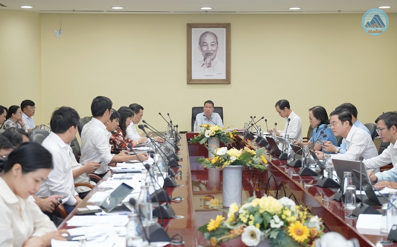 Chủ tịch UBND th&agrave;nh phố Nguyễn Mạnh H&ugrave;ng y&ecirc;u cầu Ban Quản l&yacute; tập trung đẩy nhanh tiến độ c&aacute;c Dự &aacute;n được giao