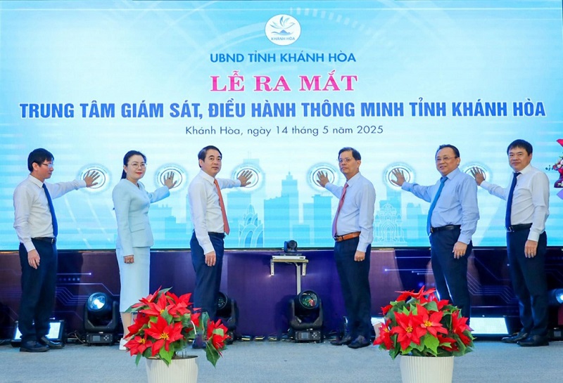 Trung tâm giám sát, điều hành thông minh tỉnh Khánh Hòa (Trung tâm IOC Khánh Hòa), đánh dấu bước tiến quan trọng trong tiến trình chuyển đổi số toàn diện, xây dựng chính quyền số, kinh tế số và xã hội số của tỉnh Khánh Hòa.