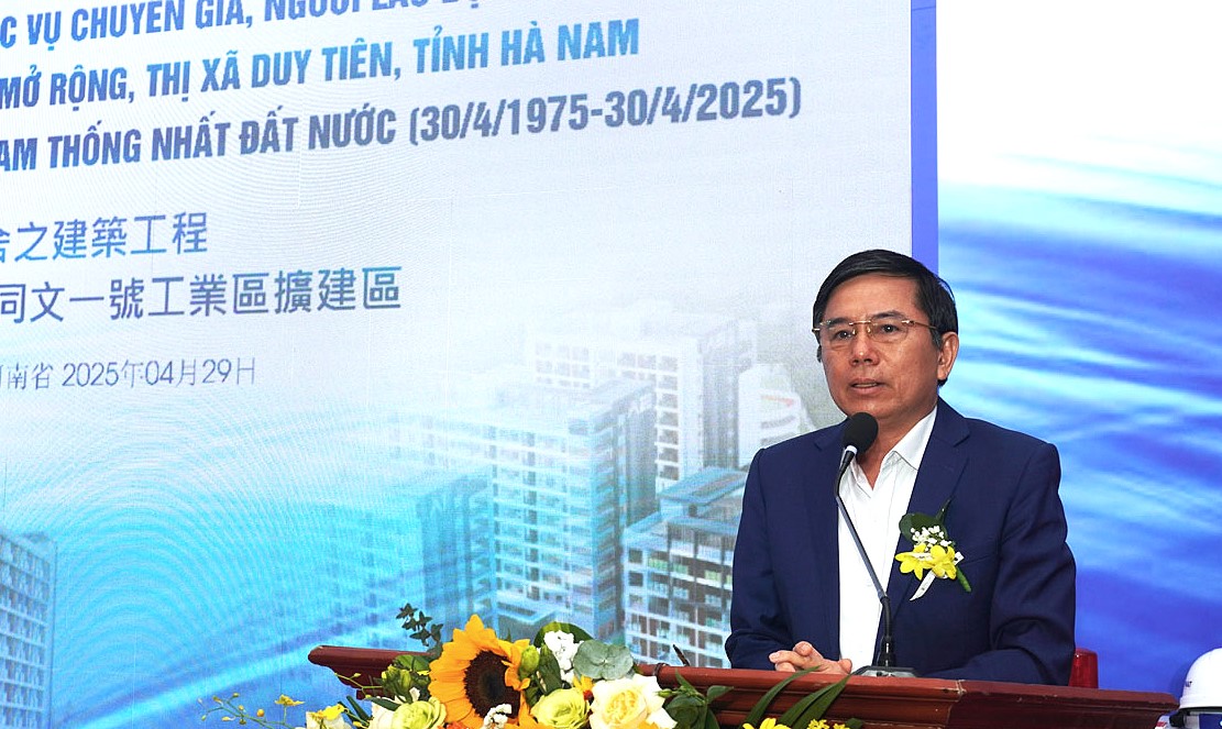 Ông Trần Xuân Dưỡng, Phó Chủ tịch UBND tỉnh Hà Nam phát biểu chỉ đạo tại lễ khởi công.