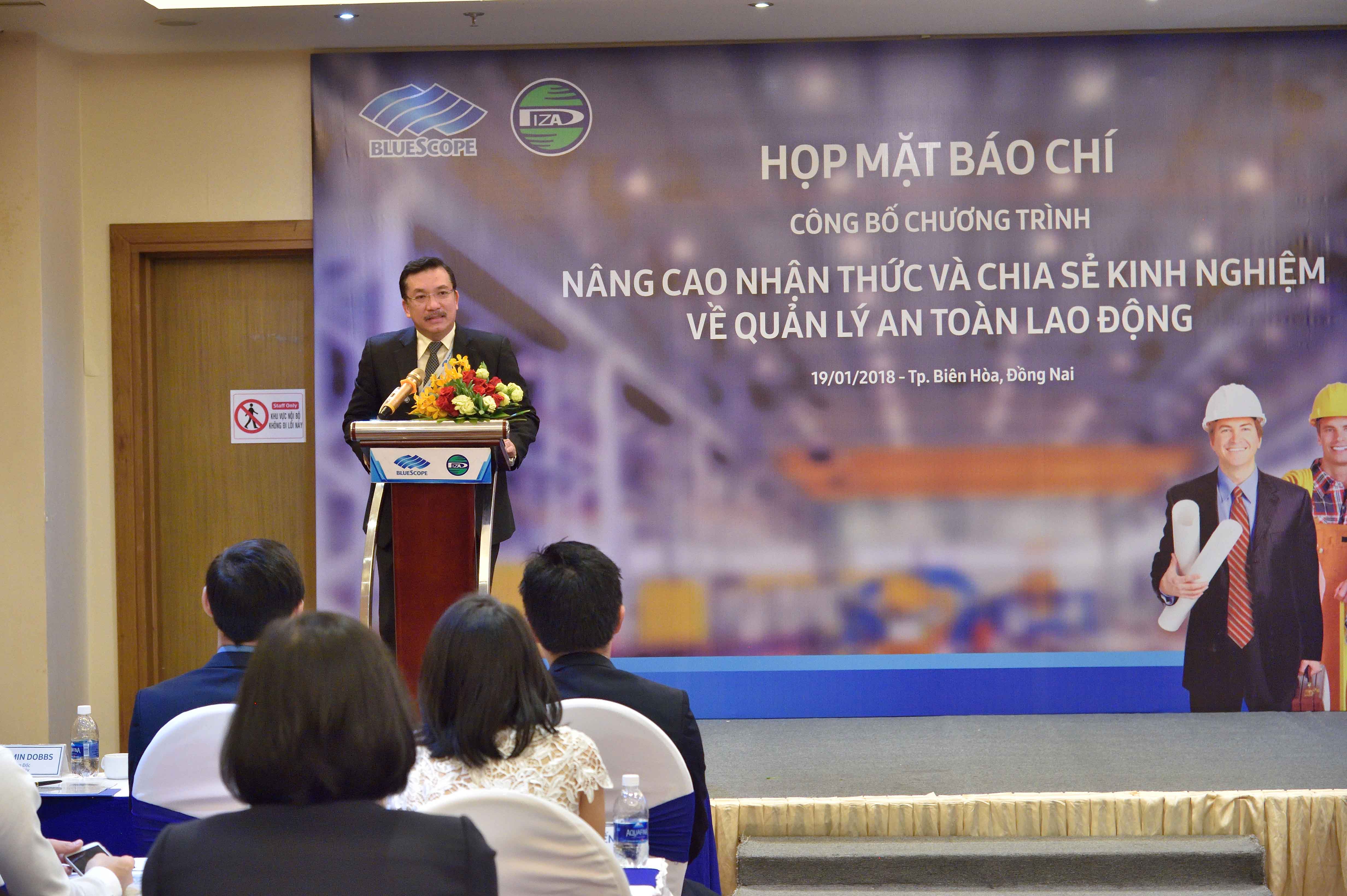Ông Võ Minh Nhựt, Tổng Giám đốc Công ty NS BlueScope Việt Nam phát biểu tại họp báo