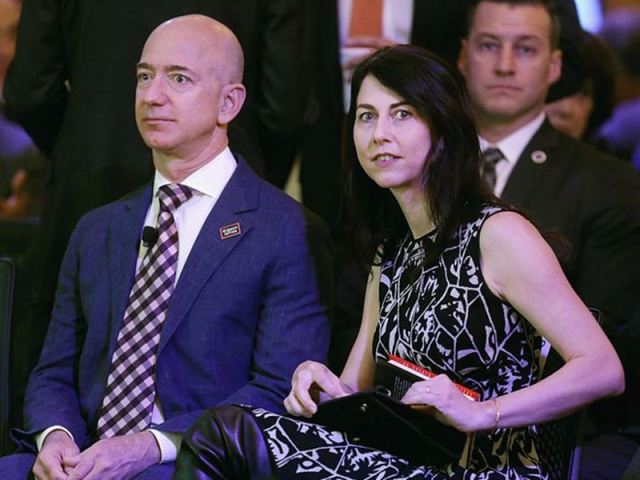 Tỷ phú nước Mỹ Jeff Bezos và vợ MacKenzie Bezos thông báo ly hôn sau 25 năm chung sống