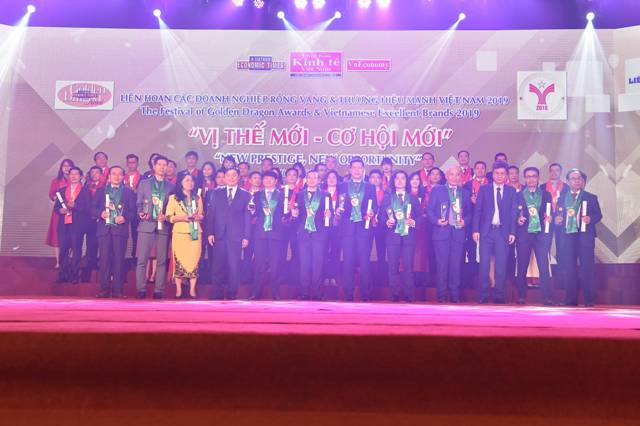 Lễ công bố và vinh danh Top 100 doanh nghiệp Rồng Vàng và Thương hiệu Mạnh Việt Nam 2018 nằm trong khuôn khổ chương trình thường niên lần thứ 18 - Liên hoan các doanh nghiệp Rồng Vàng và Thương hiệu Mạnh Việt Nam với chủ đề 