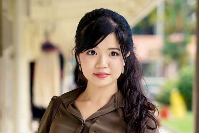 Jeraldine Phneah là một blogger tài chính người Trung Quốc hiện sống ở Singapore