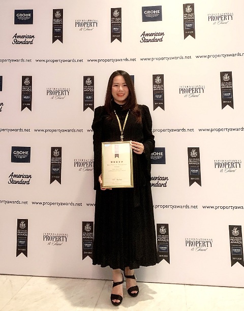 Đại diện Vinhomes nhận giải thưởng “Dự án Phức hợp tốt nhất Việt Nam năm 2019” cho Dự án Vinhomes Ocean Park