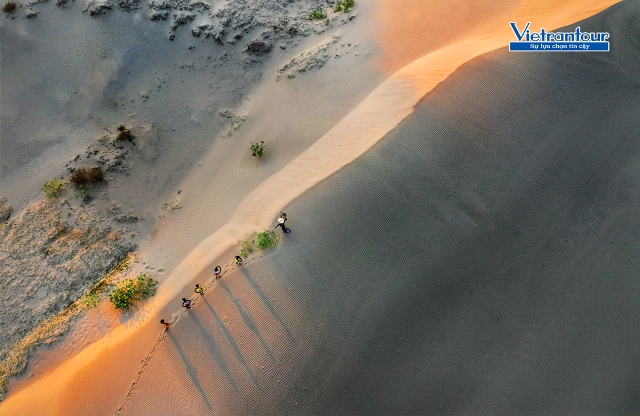 Cung đường Bàu Trắng – Phan Rí Cửa với những cồn cát trải dài.