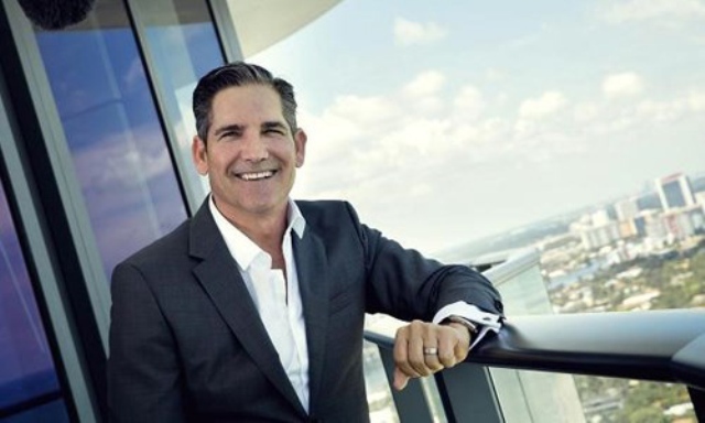 Triệu phú tự thân Grant Cardone cho rằng nếu muốn giàu có, người trẻ cần phải từ bỏ nhiều thói quen cố hữu vè tài chính. Ảnh: CNBC.